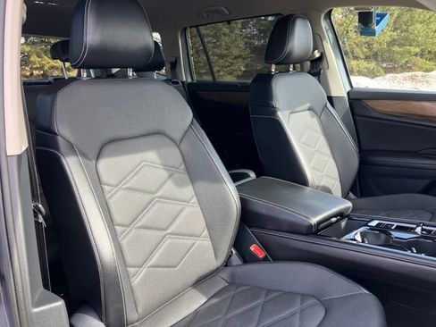 Used 2024 Volkswagen Atlas SE image 19