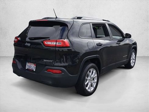 Used 2016 Jeep Cherokee Sport FWD image 5