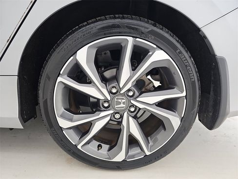 Used 2020 Honda Civic Touring image 38