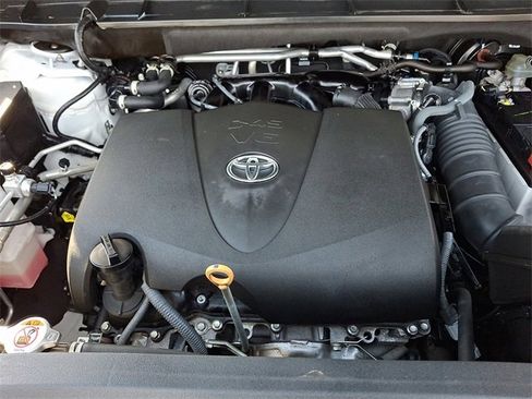 Used 2022 Toyota Highlander XLE image 31