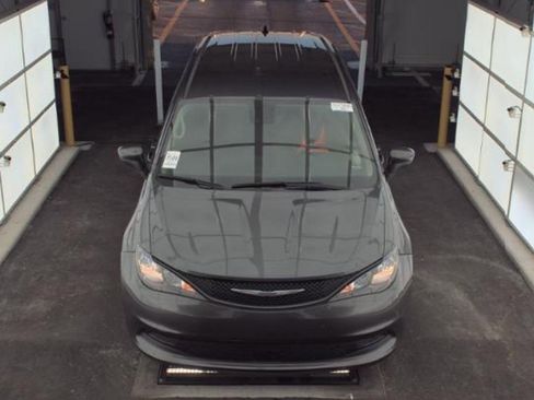 Used 2023 Chrysler Voyager LX image 2