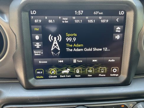 Used 2023 Jeep Wrangler Freedom Edition image 23