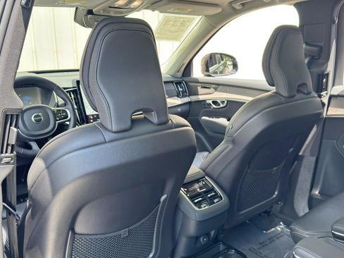 Used 2025 Volvo XC90 B5 Ultra w/ Protection Package Premier AWD/4WD image 40