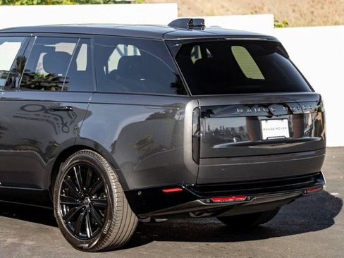 Used 2025 Land Rover Range Rover Autobiography image 10