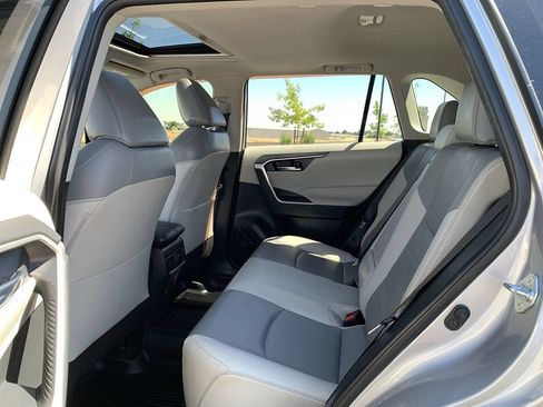 Used 2019 Toyota RAV4 XLE Premium FWD image 28