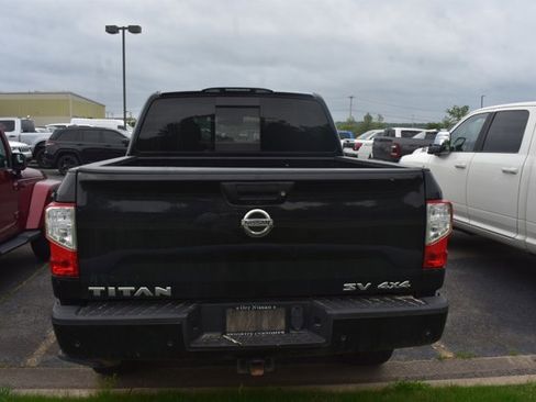 Used 2021 Nissan Titan SV w/ Accessory Utility Package image 5