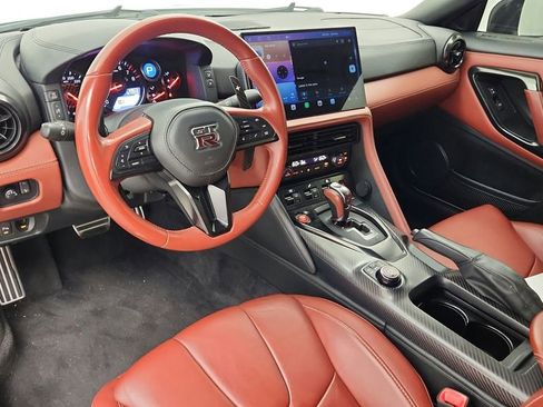 Used 2017 Nissan GT-R Premium w/ Premium Interior Package AWD/4WD image 32