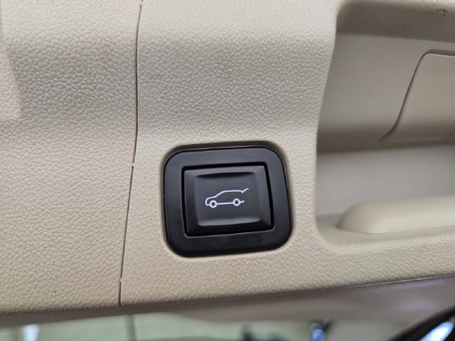 Used 2017 GMC Acadia Denali w/ Technology Package AWD/4WD image 37