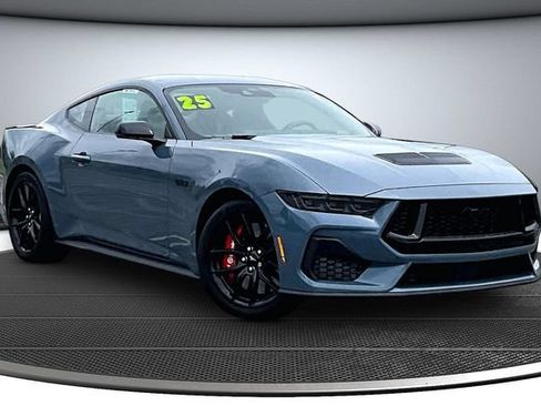 Used 2025 Ford Mustang GT Premium RWD image 3