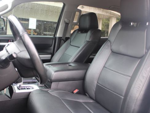 Used 2021 Toyota Tundra SR5 w/ SR5 Leather Package AWD/4WD image 18