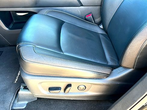 Used 2024 Nissan Pathfinder SL w/ SL Premium Package FWD image 15