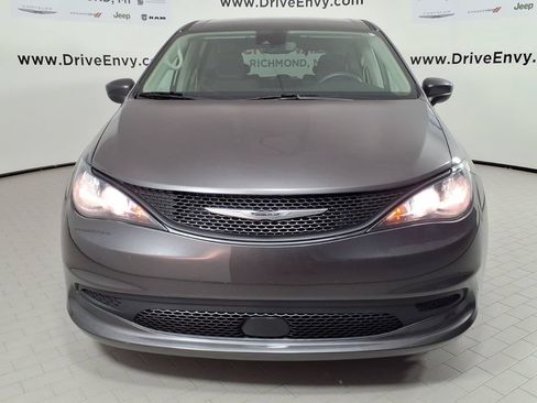 Used 2023 Chrysler Voyager LX FWD image 2