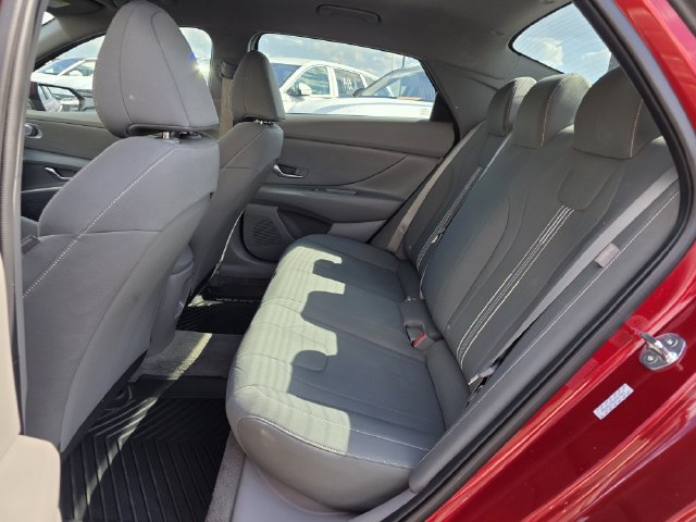 Used 2024 Hyundai Elantra SEL FWD image 19