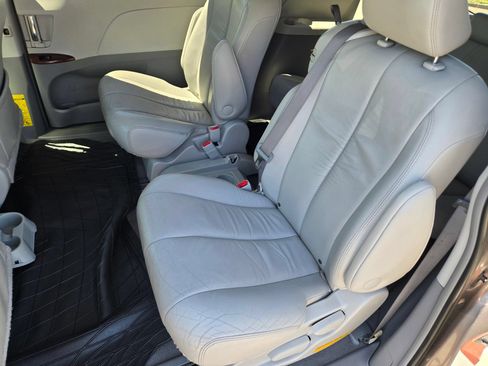 Used 2011 Toyota Sienna XLE FWD image 13