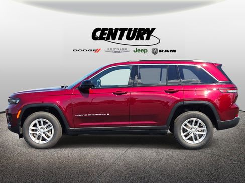 Used 2025 Jeep Grand Cherokee Laredo X w/ Luxury Tech Group I AWD/4WD image 7