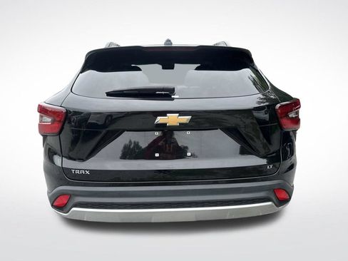 Used 2025 Chevrolet Trax LT FWD image 8