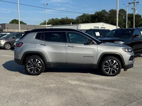 Used 2023 Jeep Compass Limited AWD/4WD image 2