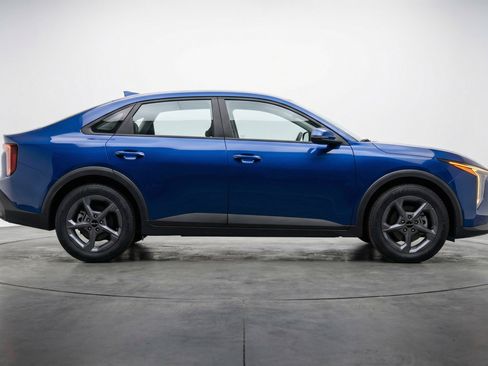 Used 2025 Kia K4 LXS image 11