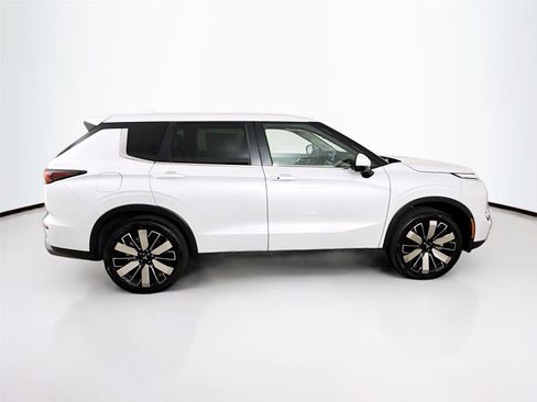 New 2026 Mitsubishi Outlander SE image 8