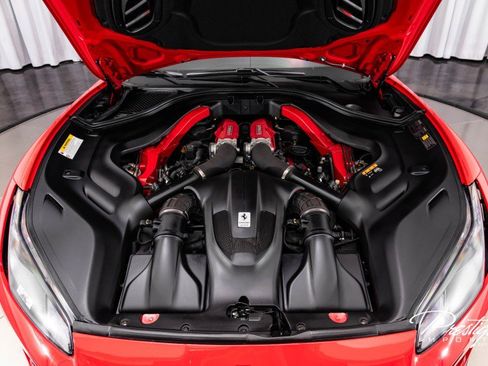 Used 2019 Ferrari Portofino image 7