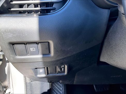 Used 2018 Toyota C-HR XLE image 32