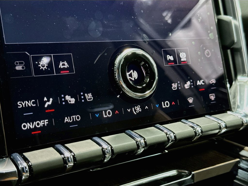 New 2027 GMC Acadia Denali Ultimate w/ LPO, Black Badging Package FWD image 16
