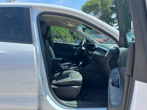Used 2024 Buick Encore GX Preferred w/ Comfort Package FWD image 32