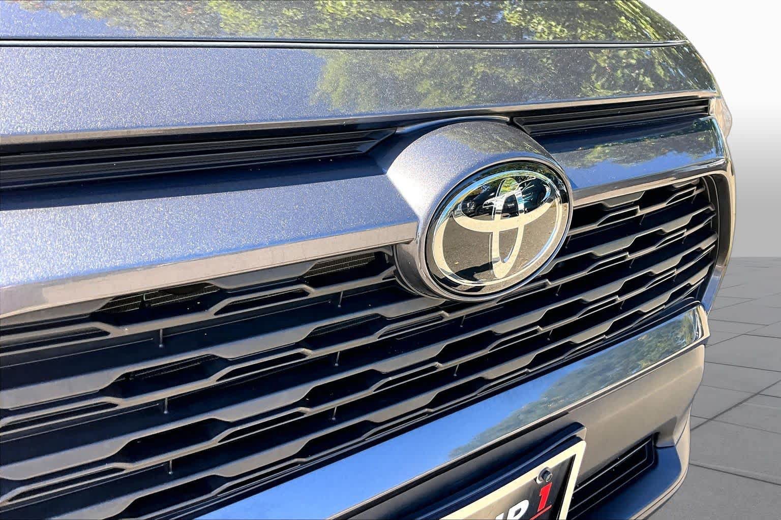 Used 2024 Toyota RAV4 XLE w/ Convenience Package AWD/4WD image 29