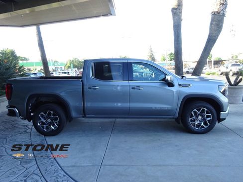 New 2026 GMC Sierra 1500 SLE image 10