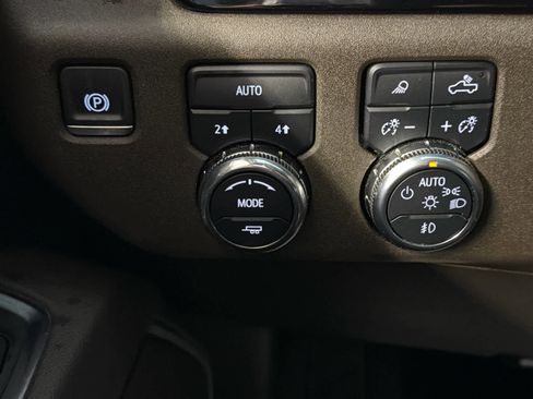 Used 2025 GMC Sierra 1500 SLT image 41