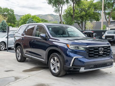 Used 2025 Honda Pilot EX-L image 12