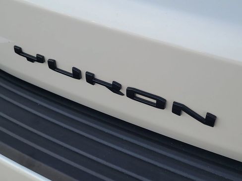 Used 2024 GMC Yukon XL AT4 w/ AT4 Premium Plus Package AWD/4WD image 8