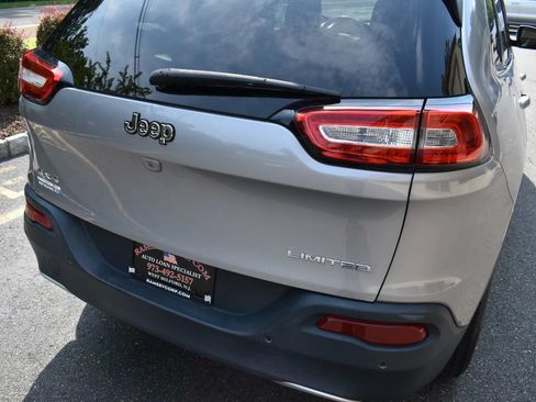 Used 2018 Jeep Cherokee Limited AWD/4WD image 72