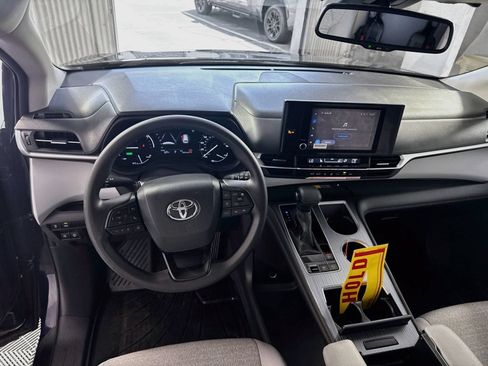 Certified 2026 Toyota Sienna LE AWD/4WD image 13
