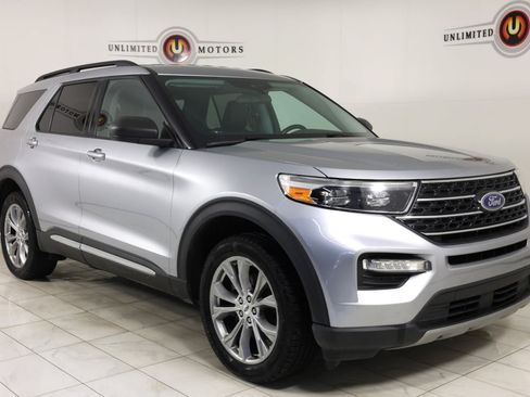 Used 2021 Ford Explorer XLT w/ Equipment Group 202A AWD/4WD image 34