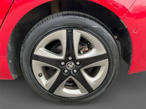 Used 2020 Toyota Prius L Eco image 8