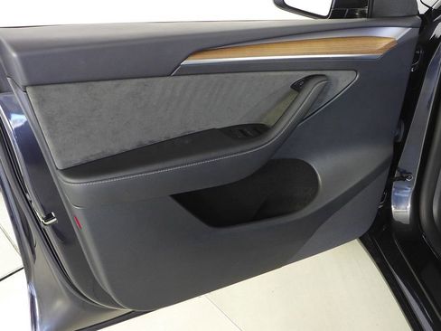 Used 2024 Tesla Model Y Performance image 11