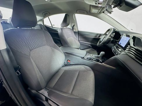 Used 2025 Toyota Camry LE image 29