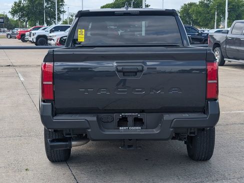 Used 2025 Toyota Tacoma SR image 5