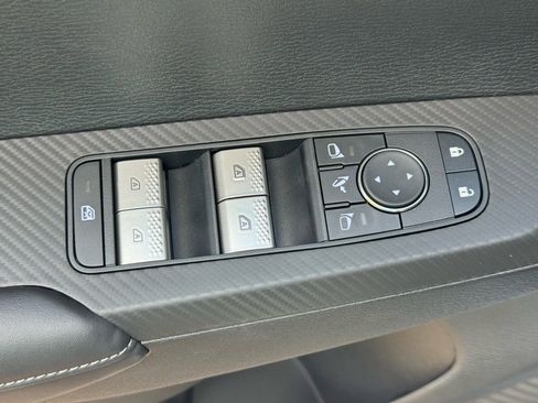 New 2025 Mitsubishi Outlander SE image 22