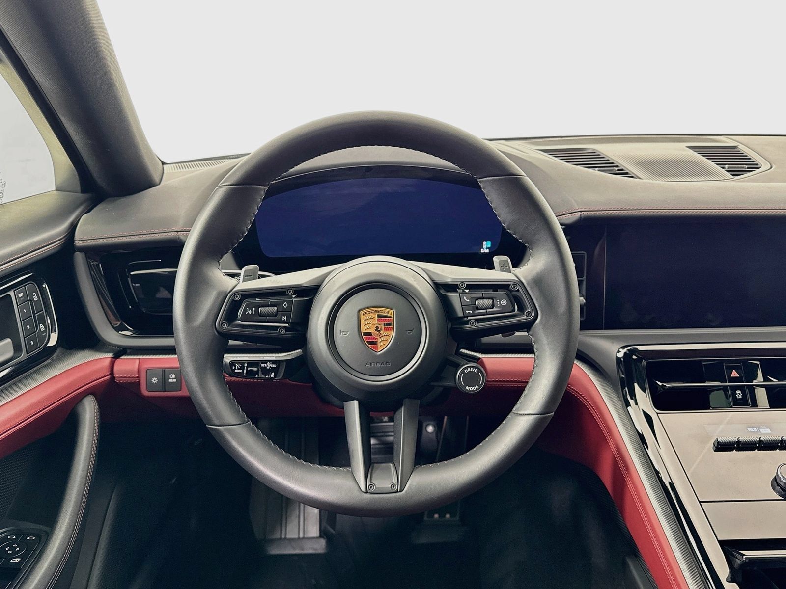 Used 2025 Porsche Panamera RWD image 11