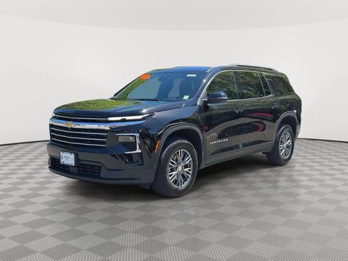 Used 2026 Chevrolet Traverse LT AWD/4WD image 3