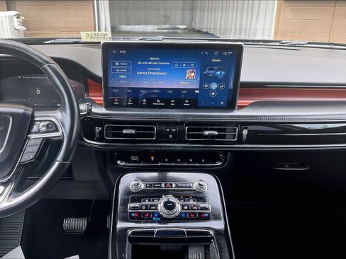 Used 2022 Lincoln Nautilus Reserve image 18
