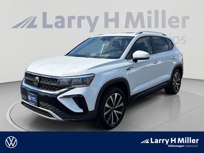 Used 2023 Volkswagen Taos SE w/ Panoramic Sunroof Package