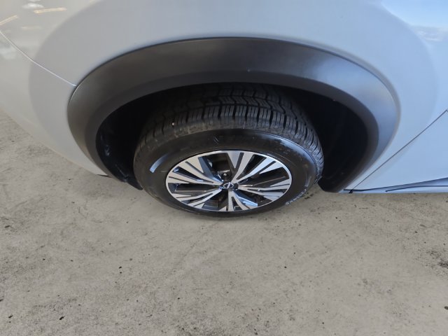 Used 2023 Nissan Rogue SV AWD/4WD image 9