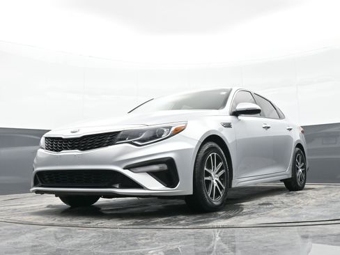 Used 2020 Kia Optima LX image 43