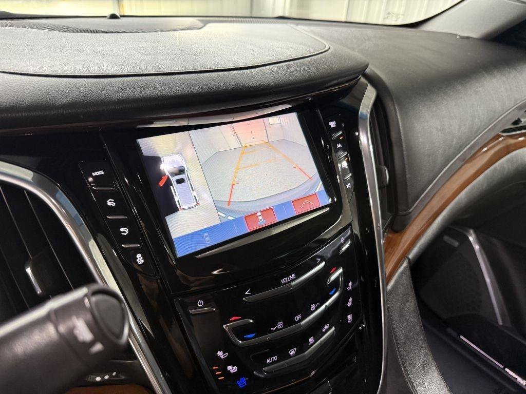 Used 2018 Cadillac Escalade ESV Premium Luxury AWD/4WD image 25