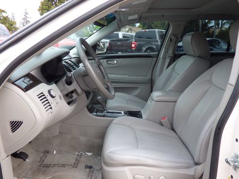 Used 2011 Cadillac DTS Luxury FWD image 21
