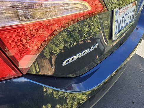 Used 2017 Toyota Corolla LE image 6