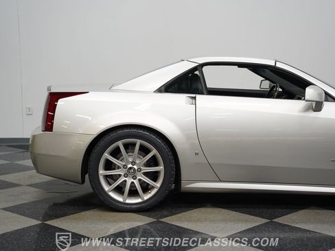 Used 2006 Cadillac XLR V image 28